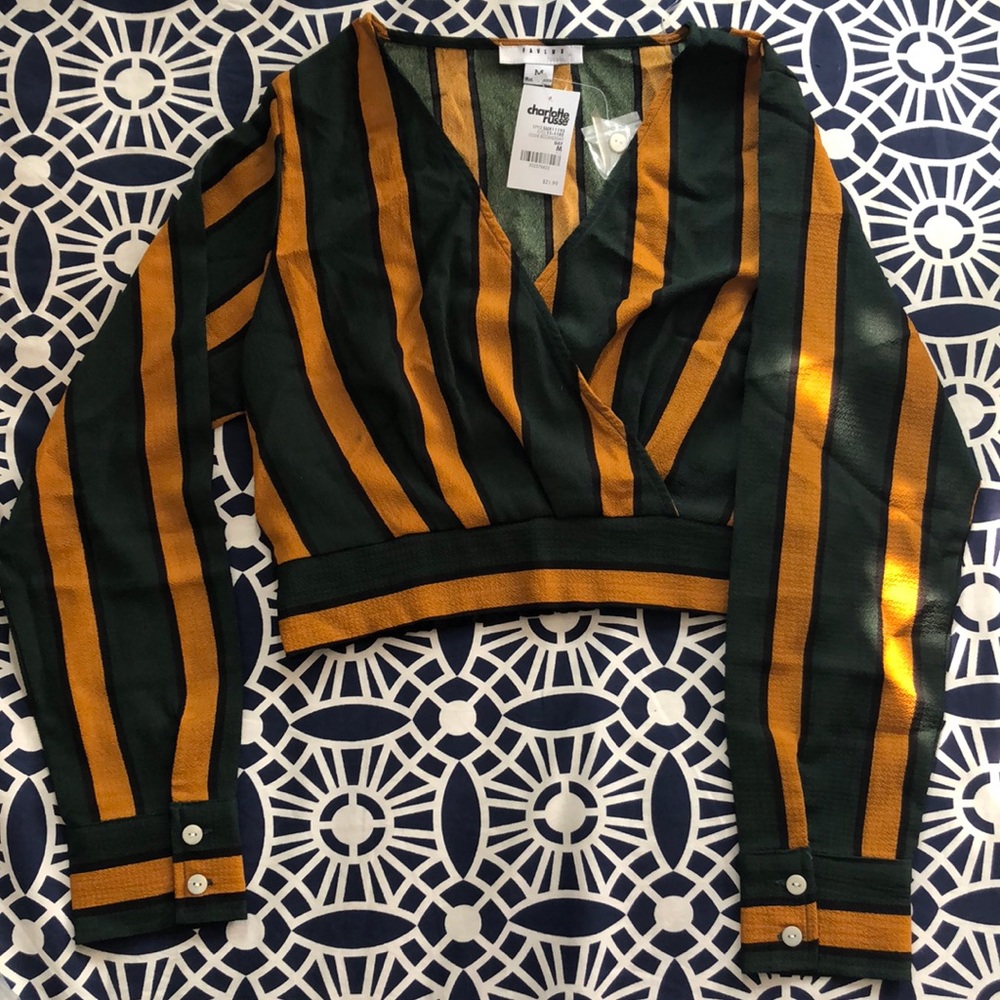 STRIPED V-CUT CROP TOP!